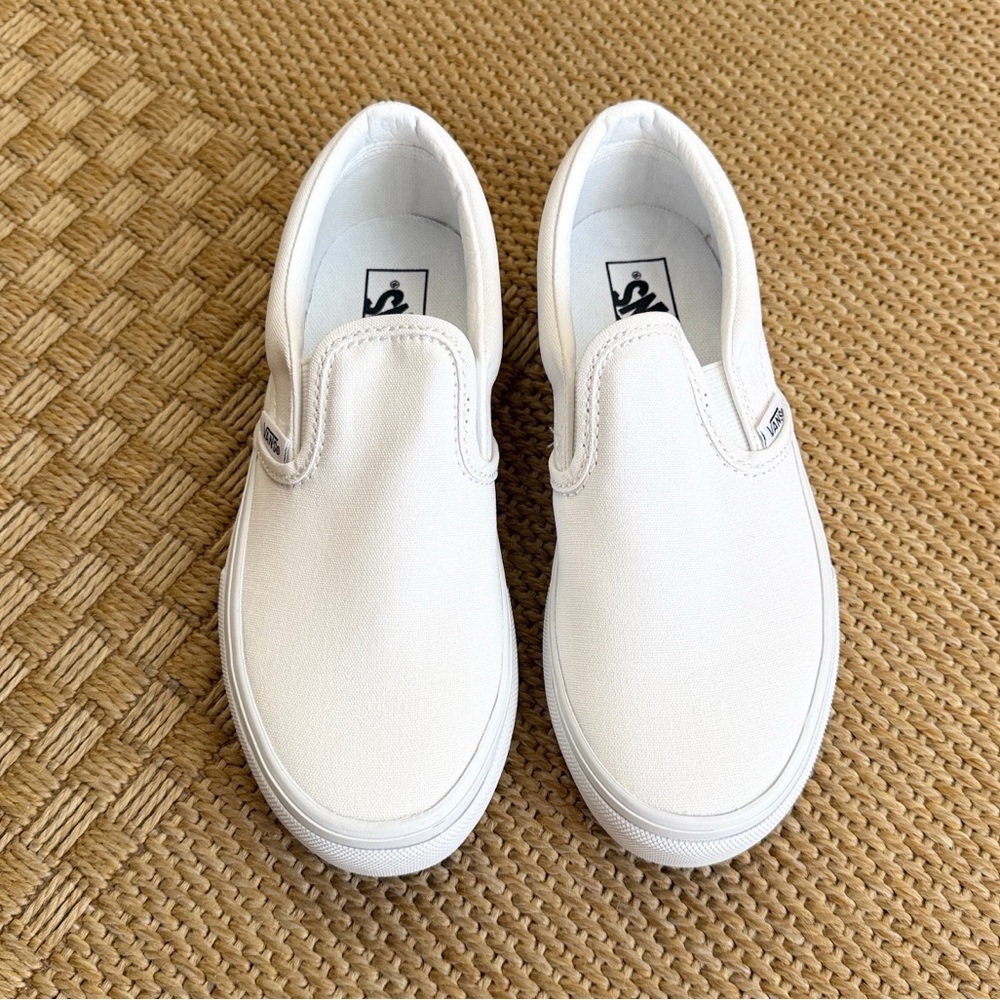 Vans Little Kids’ Iconic White Classic Slip-On Shoe—K2 - Picture 7 of 10